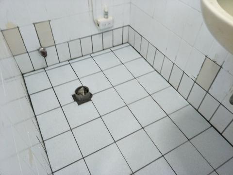 安心水電宅修 - 馬桶安裝 臉盆更換(前)