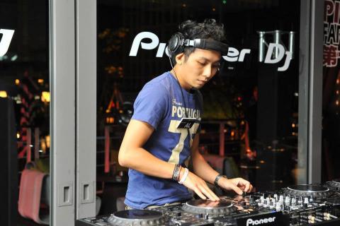 AL - 編曲師&DJ - 2012 Pioneer 嘻哈組亞軍 比賽實照