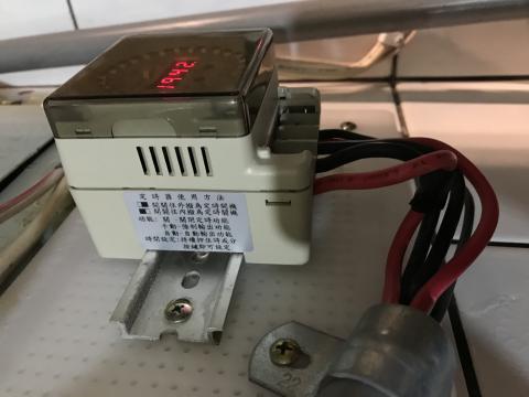 陳常榮 - 按裝店家看板燈Timer控制開起時間及關閉時間