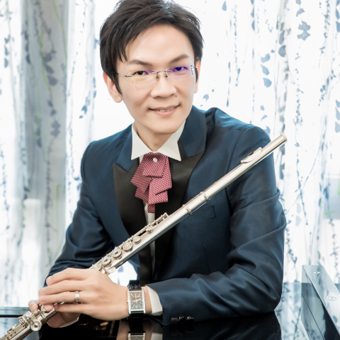 長笛首席郭老師 - 郭老師個人形象照