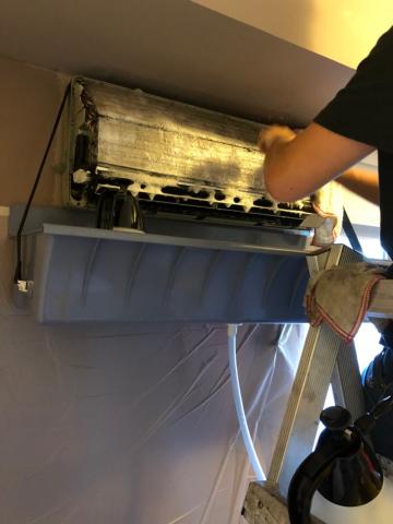 興安工程 - 噴上藥水清洗冷排（不吃藍波，不咬磁磚及）