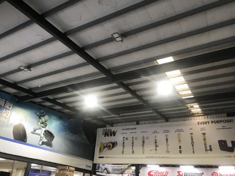 得陞照明 - 此店家為汽車修配廠 安裝約10盞 省電約70%
