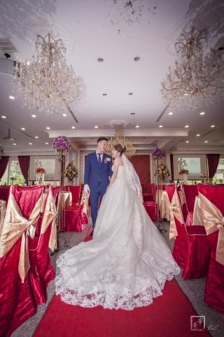 英華國際影像團隊 - 婚禮紀錄，每場紀錄都是新人一輩子的重要記憶，不只是拍照更重要的是情感的融入，所以我們堅持，拍攝前一定要溝通與了解，像交朋友一樣，讓彼此信任與放心。
