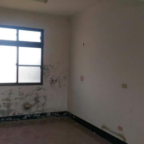 明新專業油漆團隊各種施工承包工程  - 室內牆面壁癌特定處理施工前，粉刷油漆