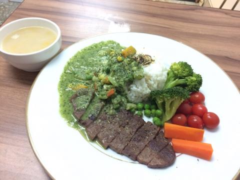 小潘珠寶、室內設計-工作室 - 青醬牛排飯