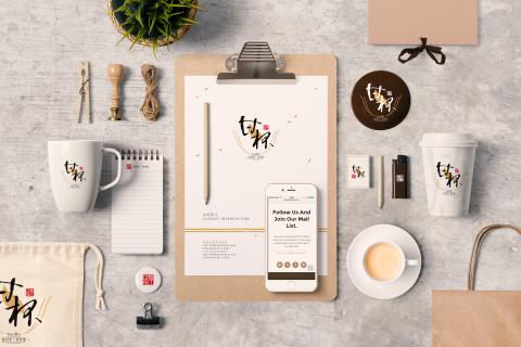 LiN品牌設計 - 品牌理念＿
遠在他鄉的人們啊！你是否也和我們一樣，走在不熟悉的馬路上，也會突然思念起那最熟悉的味道？ 

基於這樣簡單懷念情緒，『甘杯』決定帶著家鄉獨有的珍奶飲品來到荷蘭，讓這裡的台灣人在想家的時候，也能雙手握有簡單的溫暖，同時分享「這就是台灣味」給還不認識台灣的荷蘭好朋友們。

Credit＿
Client : Gan Bei 甘杯茶飲  
Company : 國際智家整合設計有限公司