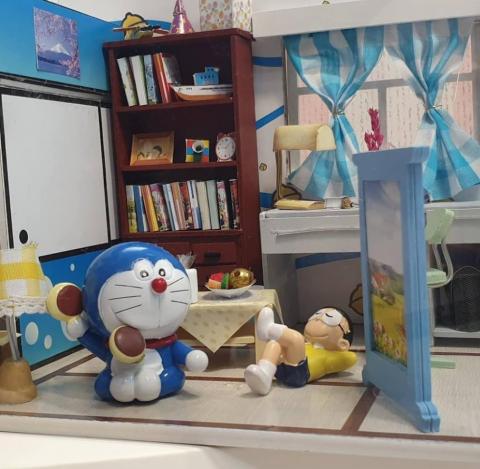  - 多啦A夢書模袖珍屋