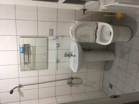 昇弘水電工程行 - 安裝整套衛浴設備（馬桶，臉盆，淋浴龍頭）