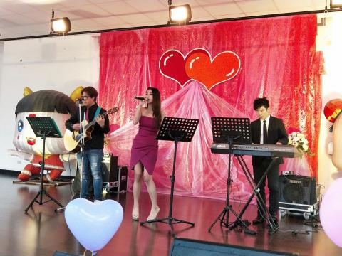 樂動娛樂事業有限公司 - 婚禮三人樂團
主唱、吉他老師、電子鋼琴老師