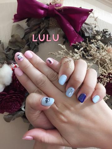 LULU - 春日少女心
不如做個浪漫的粉色系美甲吧！
?另有複雜款式、特殊鑽可另外加購
?可提供照片詢問報價
❤️預約者請附上日期時間電話款式
?Line官方帳號：@mss9057g
⌚️營業時間：11:30-21:00（每週一及每月最後一個星期日公休） 
?地點：新北市三重區仁化街6號
?捷運菜寮站3號出口一分鐘 
?公車中山藝術公園站：14、62、111、221、227、232、264、292