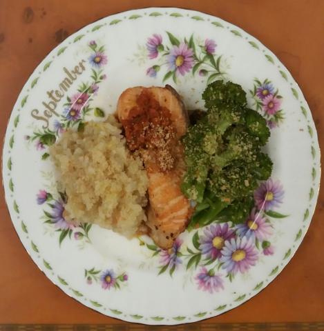 雨咚奇異科技有限公司  - 即興料理:香煎鮭魚佐蘋果糙米飯