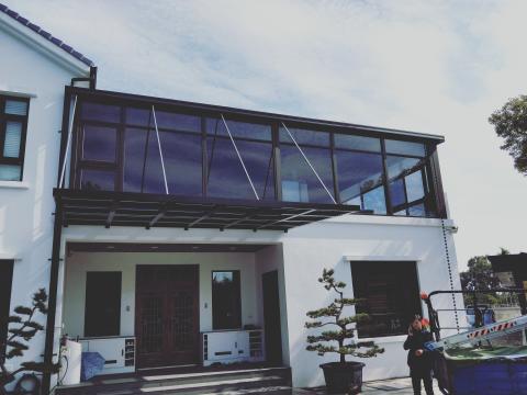 翔鴻工程公司 翔鴻防水工程公司 - 玻璃屋及採光罩雨遮