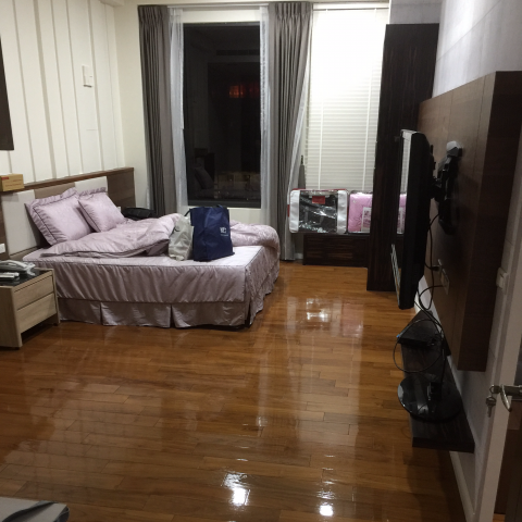 椗曜有限公司 - 木地板打蠟
