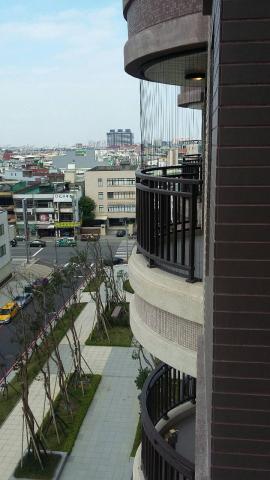 家舒適隱形鐵窗x防墜網 - 圓弧陽台防墜