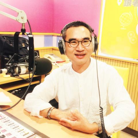 城事行腳 - 擁有電台專訪上千節目經歷
口若懸河增添婚禮歡樂氛圍