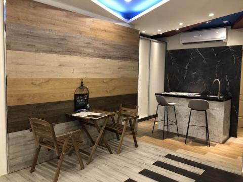 弘宇系統櫃 - 超耐磨木地板拼接成牆面.供您參考選擇