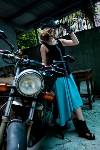 楊文君 - 服裝設計及製作