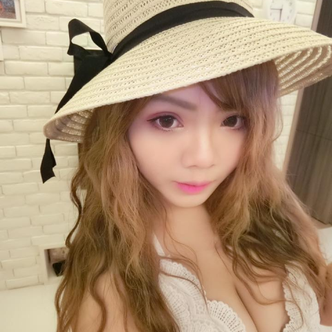 提供model模特服務的專家鄭芷嫣