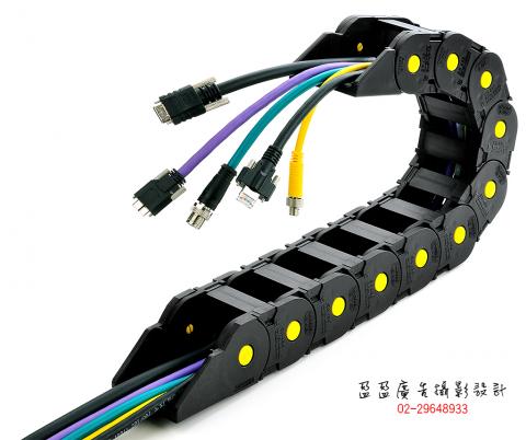 盈盈設計影像有限公司 - 戰車軌雜誌封面拍攝
#電子產品攝影 #商品攝影 #電線