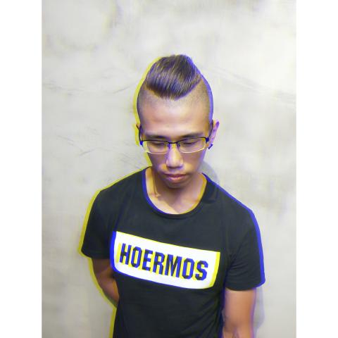 Gongsheng - 男士系列油頭
就♥男士油頭

我是kiki?

是一位髮型工作者
是一位很在乎每一位客人
的“髮型”也很重視“設計美感”更加在乎您們的“髮質”

每一位進來共生的客人
裡面有最真誠的笑容 
最感動的服務
最好的技術
帶給您?
由您來體驗！

✴服務店家：共生Gongsheng

✴住址 ：高雄市四維三路130號

✴預約電話 ：07 335-2990

✴營業時間 ：
週一休
        