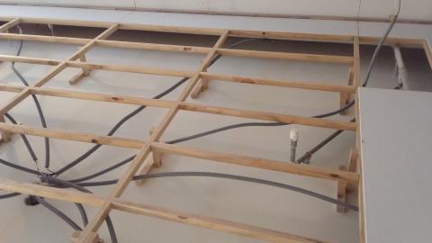 统理水电 - 裝磺埸配管拉线。