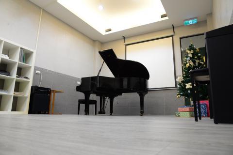 葉老師鋼琴教室 - 配備平台鋼琴環境優質、獨立鋼琴教室，是您學習的最佳選擇！