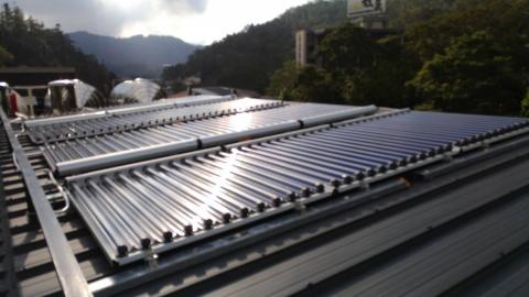 鴻浚太陽能源設備館 - 明宜CPC強制循環真空管太陽能熱水器