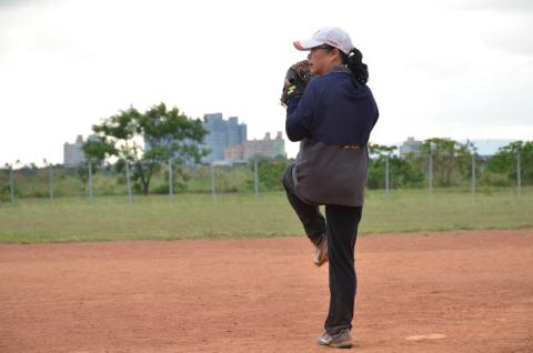 歐庭芬 - 這是最近拍攝的一個不老棒球紀錄片