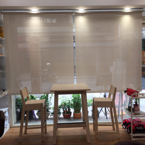 鑫泰洋室內裝潢企業社 - 泰山連鎖早餐店-施作捲簾