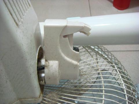 小家,水電維修個體戶 - 電風扇斷頭,處理前~