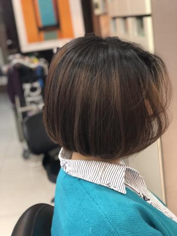 劉暢  專業美髮設計師 - 無層次鮑伯
利用自然捲髮性打造內灣蓬鬆感