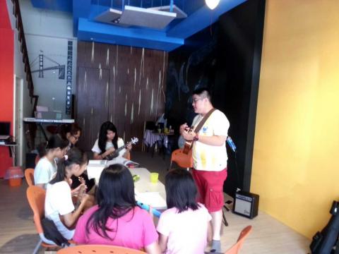 陳杰甫 - 擔任創意夢想家協會烏克麗麗老師