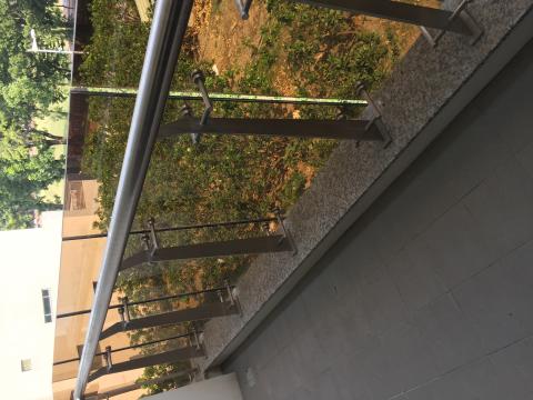 藝鋒金屬工程行 - 麻豆住宅陽台玻璃造型欄杆