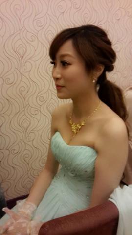 Sophy - 韓式低馬尾。