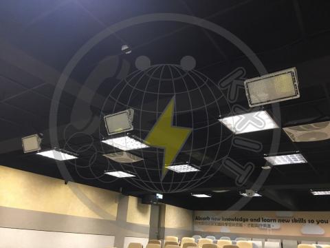 快訊機電工程有限公司 - 教室多媒體設備建置─投射燈固定安裝 圖二
