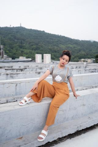 張素瑛 - 實踐-服裝設計系 MD拍攝