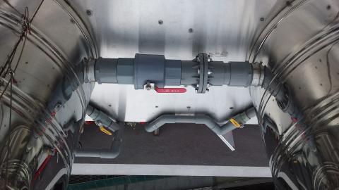 统理水电 - 消防水塔管路配置及法蘭片接合。