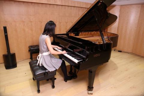 窩在家裡學鋼琴（鋼琴家教） - 