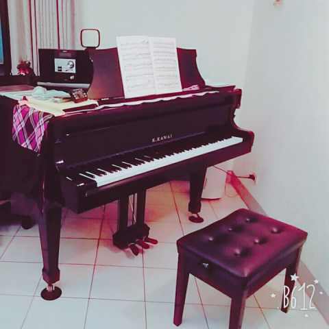 陳可儀 - 上課使用的KAWAI３號平台琴，重視觸鍵與音色的表現，讓音樂更能觸動人心