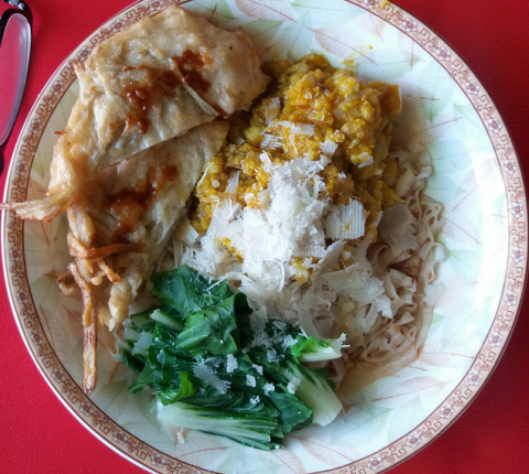 雨咚奇異科技有限公司  - 即興料理:基隆仁愛市場甜不辣佐薑
                      黃肉醬起司拌麵