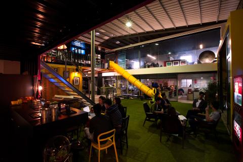 oostudio - SUBKARMA Fun Factory 空間創意規劃： (怪獸級挑戰全紀錄請至：oostudiotw.wordpress.com)

PR / 公關 - 線上下媒體曝光
Fun Factory 規劃為對外開放，並啟動 social media 計劃與全球網友互動。故在成立不久後引起許多媒體的注意、以及對創意有興趣的同好們到現場參觀交流。

