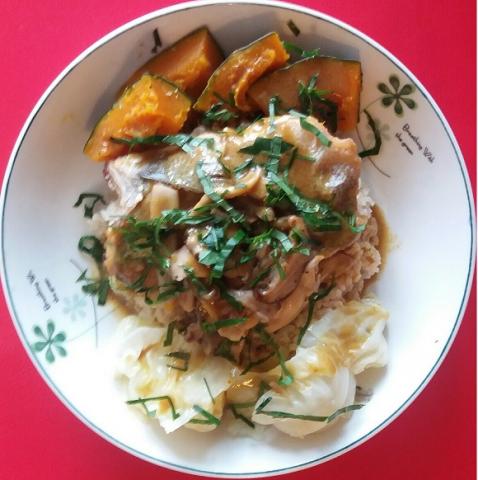 雨咚奇異科技有限公司  - 即興料理:南瓜金目鱸魚意麵