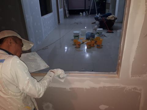 金玉滿堂  油漆 防水 工程 - 隔間門窗批土