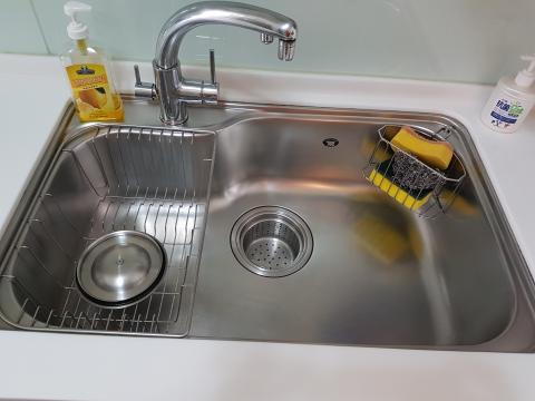 婷婷工作室 - 廚房流理台清潔後