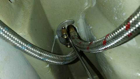 胡毅夫 - 洗臉台水龍頭更換, 安裝, 固定