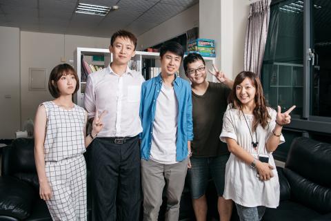 徵信社阿宅 - 「安心、用心、細心、誠心、決心」這「五心」是立達徵信公司承諾客戶的「五星服務」，「誠信、守信、公信、仁信、可信」這「五信」又稱為立達徵信社能給客戶的「五省保證」。秉持給客戶的專業知識我們當仁不讓，不管在徵信器材、人員培訓、案件品管上，立達徵信無不持續提升各方面的標準，集結各界專才定期訓練跟檢討。近乎完美的要求讓破案率節節高升。對所有案件我們提供透明化的申訴管道直通總經理以提高每件案件的服務品質。