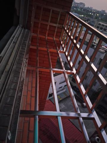 億錸鋼鋁門窗 - 如圖