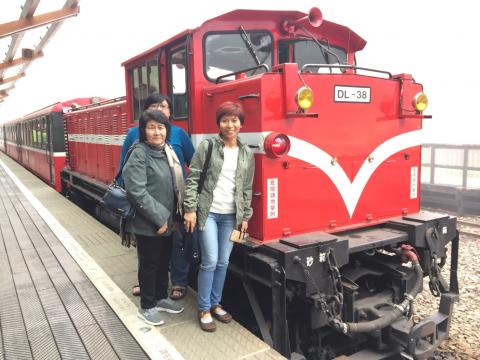 瑞勳國際旅行社 - 印尼華僑阿里山之旅，全程陪同拍照！司機熱情服務感動了印尼華僑