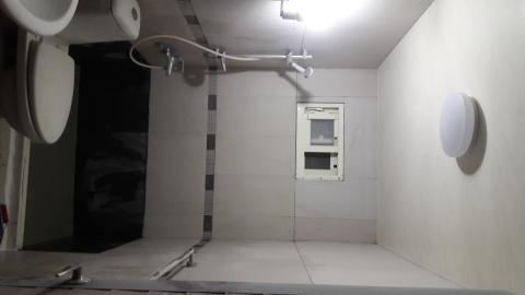 统理水电 - 浴缸打除，安裝乾濕分離隔水條，对外透气窗施作，壁磚，地磚重新施作貼合。