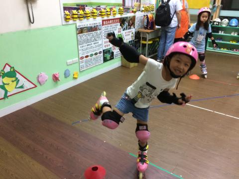 小提琴直排輪工作室 - 哈~要摔倒了~